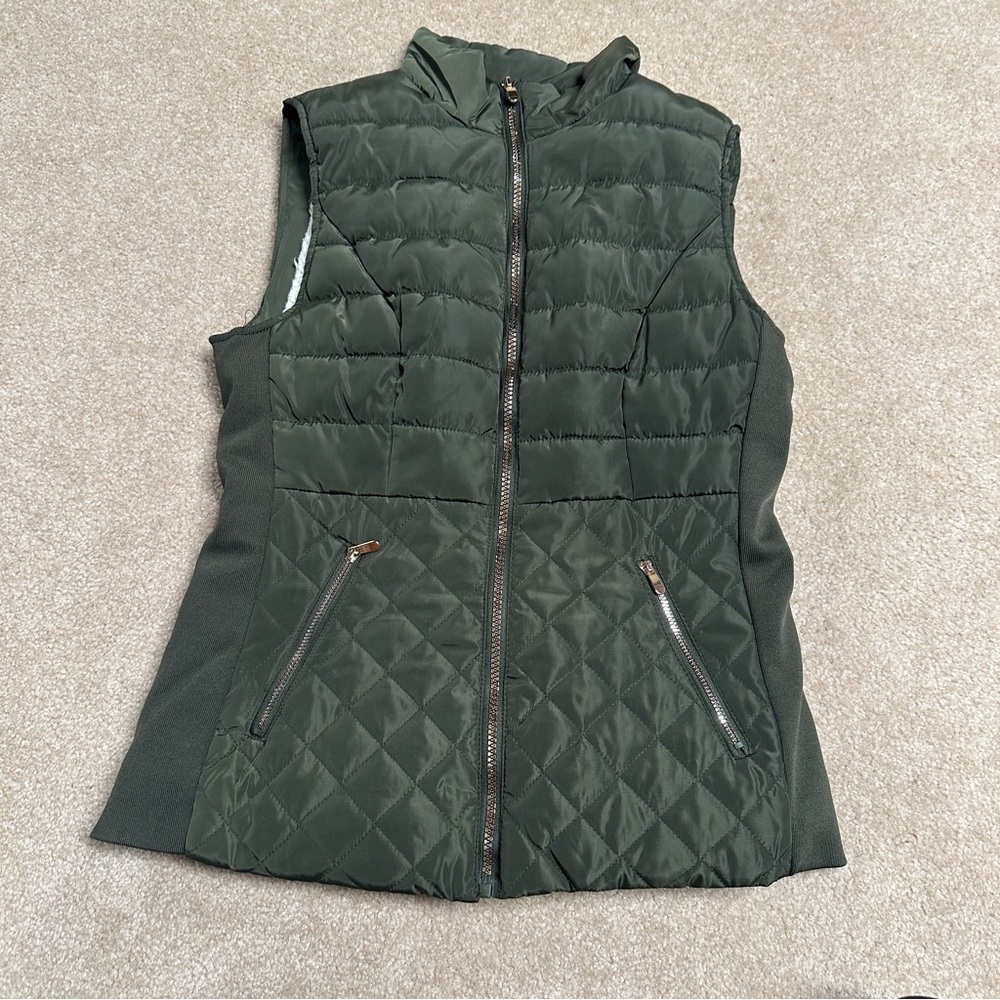 Women’s vest.